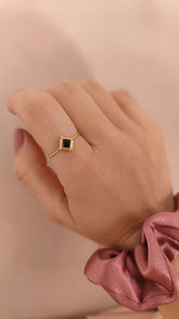 vintage ring gold mit schwarzem stein Lymaja